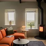 The Old Dairy Barn - Stunning Rural Retreat *