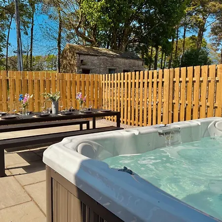 Дом отдыха The Old Dairy Barn - Stunning Rural Retreat *