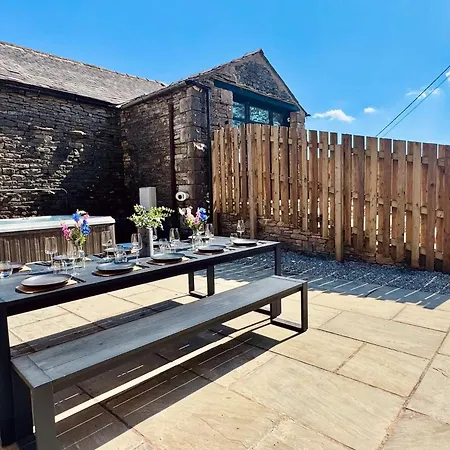 Дом отдыха The Old Dairy Barn - Stunning Rural Retreat *