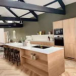 The Old Dairy Barn - Stunning Rural Retreat *