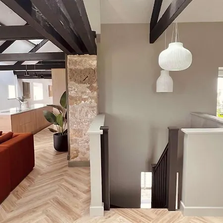 The Old Dairy Barn - Stunning Rural Retreat